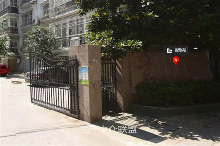 城红盾花园三室两厅一卫精装出售有证可分期。